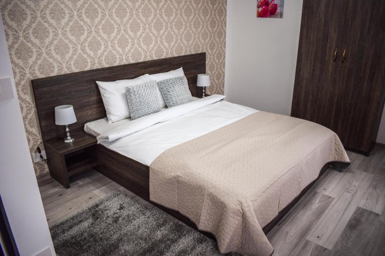 B House Rooms Iasi Exterior photo