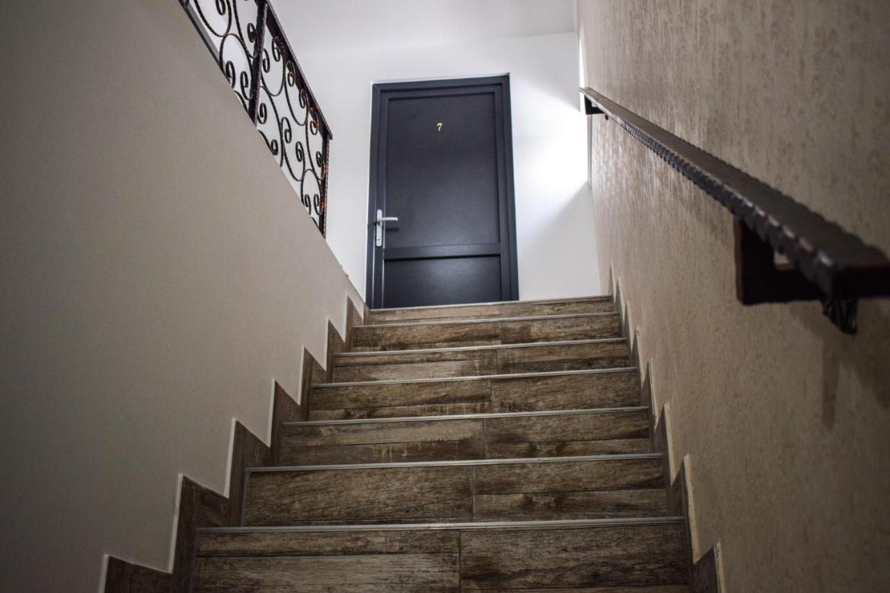 B House Rooms Iasi Exterior photo