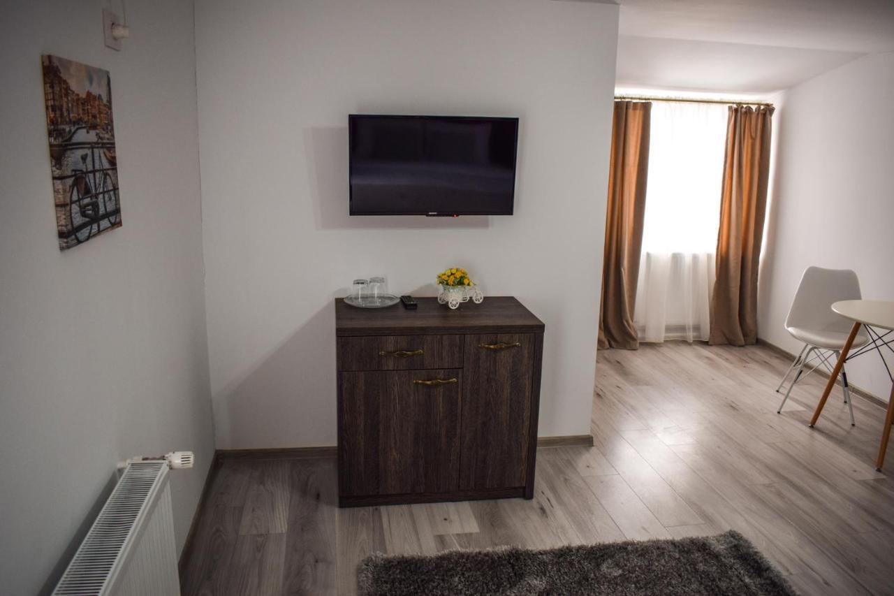 B House Rooms Iasi Exterior photo